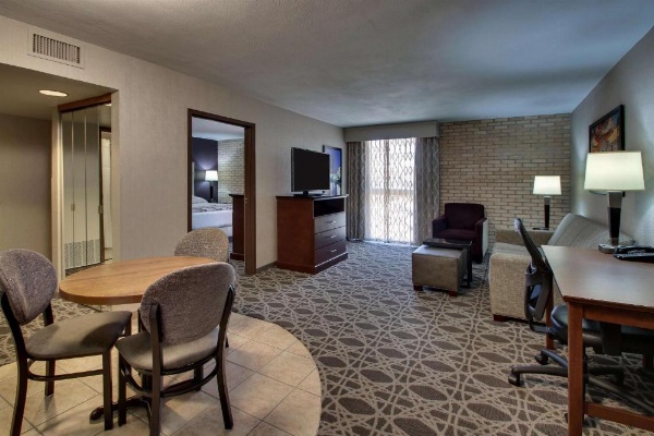 Drury Plaza Hotel San Antonio Airport image 14