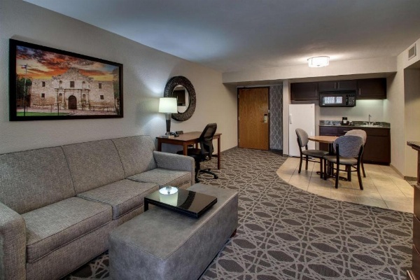 Drury Plaza Hotel San Antonio Airport image 16
